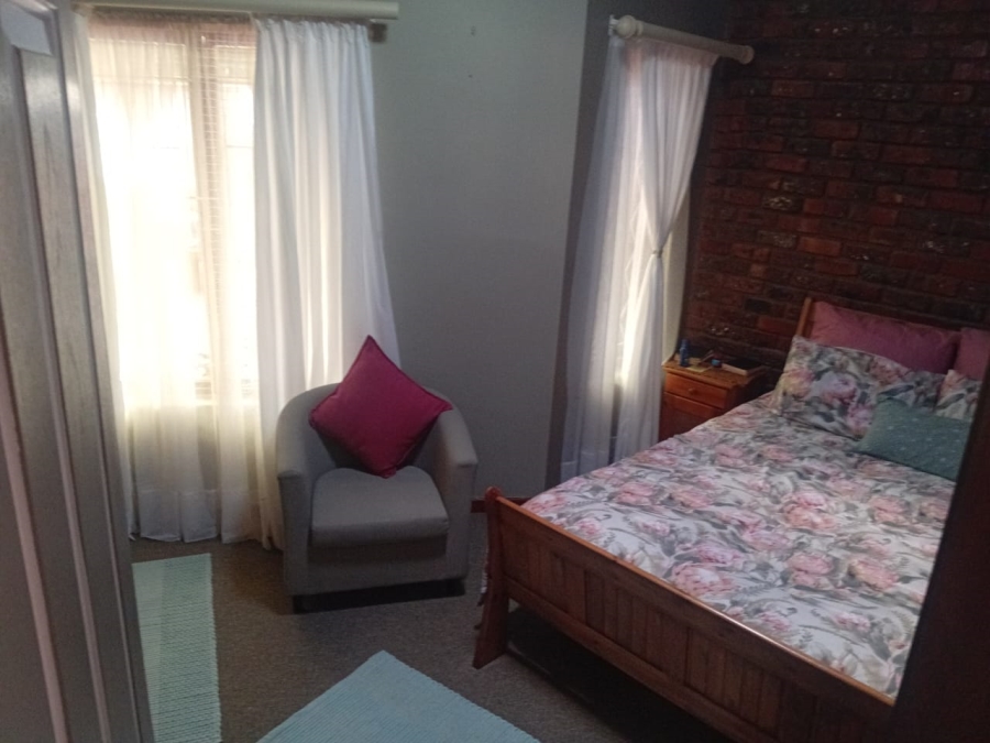 6 Bedroom Property for Sale in Heiderand Western Cape